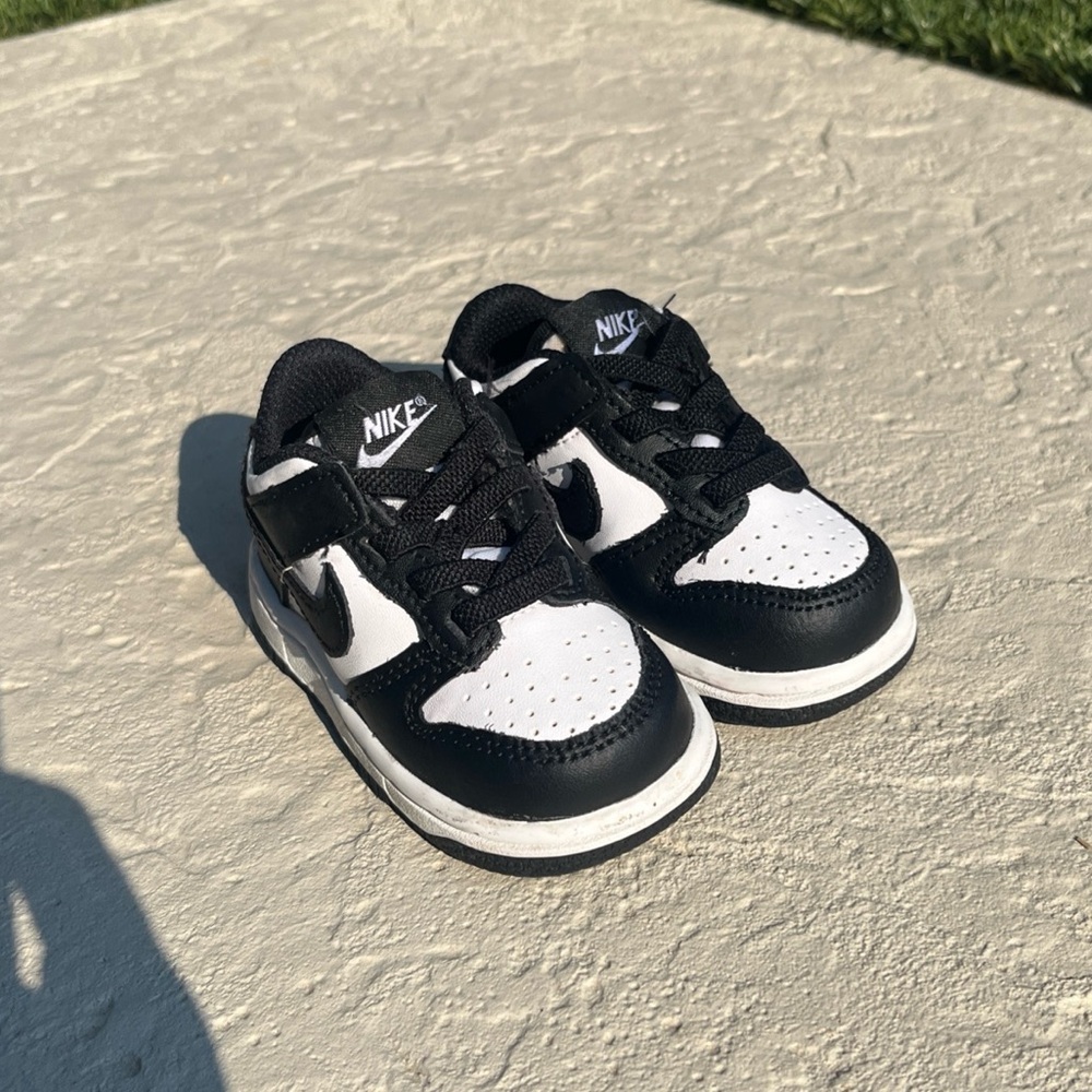 Nike Kids Sneakers in Black and White Low Dunk 4C